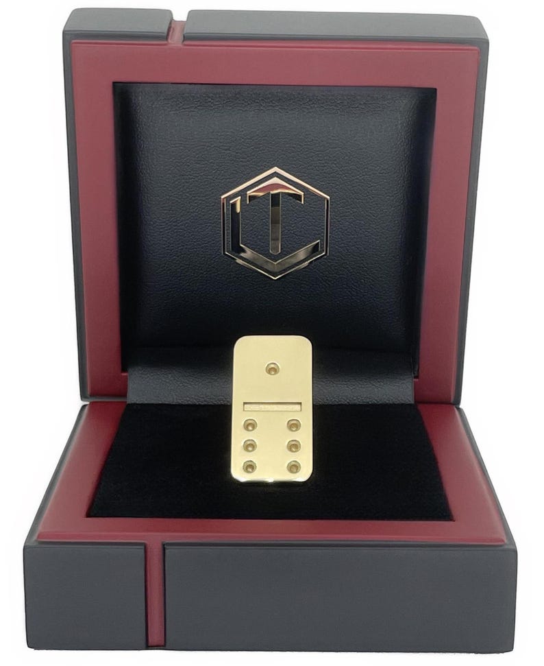 18K Gold Domino in Solid 750 Gold with no, 1 and 6 in Black Case - Dominostein aus 18 Karat Gold mit den Augen 1 und 6 im schwarzen Etui.