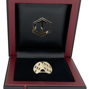 18K Gold Dice with 21 Black Diamonds in 750 Solid Gold and in Black Case - Würfel aus 18 Karat Gold mit 21 schwarzen Diamanten, vollmassiv, im schwarzen Etui.