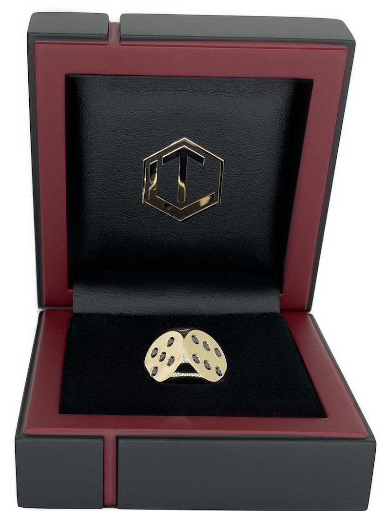 18K Gold Dice with 21 Black Diamonds in 750 Solid Gold and in Black Case - Würfel aus 18 Karat Gold mit 21 schwarzen Diamanten, vollmassiv, im schwarzen Etui.