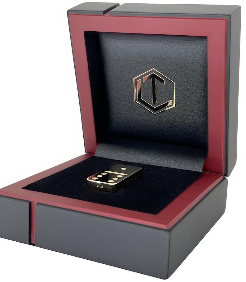 18K Gold Domino in Solid 750 Gold with no, 1 and 6 in Black Case - Dominostein aus 18 Karat Gold mit den Augen 1 und 6 im schwarzen Etui.