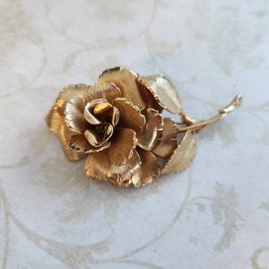 Vintage Signed GIOVANNI Gold tone Rose Costume Jewelry Brooch Pin