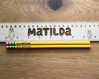 Matite blu per il ritorno a scuola, righello con nome, materiale scolastico personalizzato, ritorno a scuola blu, righello con nome, regalo bingo