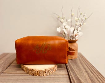 GENUINE leather toiletry bag for men, personalized groomsmen gift, gift for travel client, traveler gifts, unique gifts for men, personalize