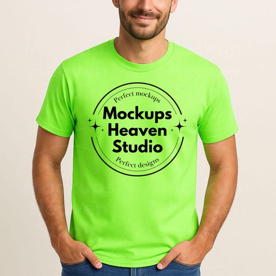 Gildan 5000 ネオングリーン Tシャツ モックアップ | 男性モデル