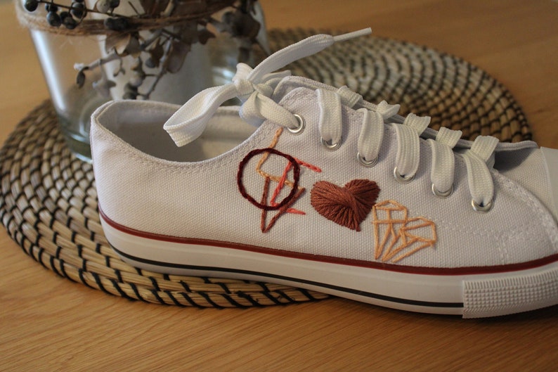 Bestickte Schuhe Bild 2