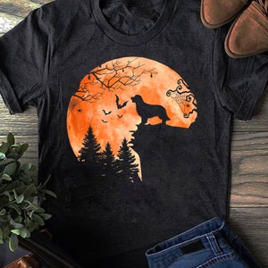 Golden Retriever and Moon Silhouette Dog Lover Halloween T-Shirt Gift for Dog Lovers - Funny Dog - Golden Retriever Lovers - Mother's Day