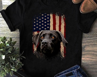 Camiseta Labrador Preto com Bandeira dos EUA: Presente para Mãe de Labrador
