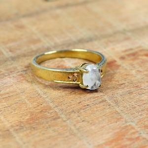 Anillo de piedra lunar natural, anillo de piedra lunar de oro, anillo de piedras preciosas hecho a mano, anillo de piedra natal de junio, anillo de promesa minimalista, anillo apilable bohemio,