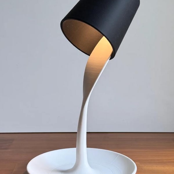 Oopsie - Lámpara impresa en 3D, iluminación de acento moderna y peculiar, mesita de noche, regalo único de inauguración de la casa, bandeja de escritorio, decoración escultural, caprichosa