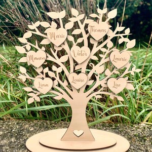 Arbre de vie personnalisé en bois avec max. 20 prénoms, Décoration murale ou à poser, décoration intérieur ,anniversaire, noël baptême