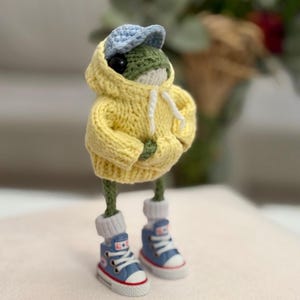 ぬいぐるみのカエル、編みぐるみのカエル、編み物のカエル、編みぐるみ人形、かぎ針編みのカエル、小さなカエル、かわいいオーガニックおもちゃ、子供へのプレゼント、母の日ギフト