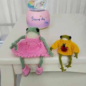 Handmade Knitted Frog Amigurumi Toy: Arms and Legs Can Move, Halloween Frogs, Christmas Gifts