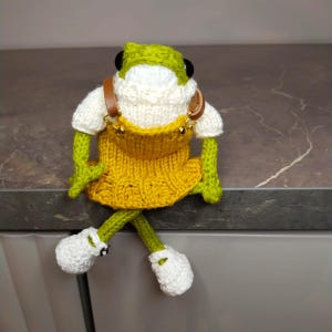 ぬいぐるみのカエル、編みぐるみのカエル、編み物のカエル、編みぐるみ人形、かぎ針編みのカエル、小さなカエル、かわいいオーガニックおもちゃ、子供へのプレゼント、母の日ギフト