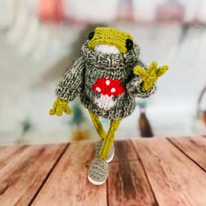 かぎ針編みのカエル、ぬいぐるみ、セーターを着た編み物のカエル、パーソナライズされたおもちゃ、面白いギフト、ぬいぐるみのカエル、あみぐるみ人形、オーガニックおもちゃ、母の日ギフト