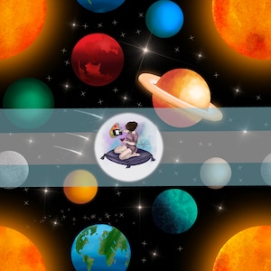 Peut inclure: Une illustration numérique d'une femme assise sur un nuage dans l'espace, entourée de planètes et d'étoiles. Elle tient un pinceau et un verre de vin. Le texte "The Painted Cosmos" est écrit sur le nuage.