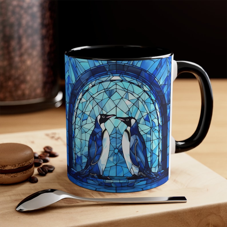 Pinguin-Becher, Buntglasbecher, Pinguin-Liebhaber-Geschenk, Pinguin-Geschenk, blaue Ästhetik, eisblaue Kaffeetasse, Kaiserpinguin, Glasmalerei-Design Black