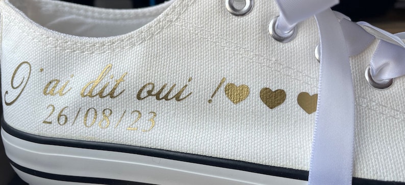 Baskets personnalisées prénom date et phrase pour mariage en toile blanche. image 4