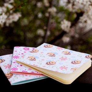 Quadernini spillati Natura Api e Fiori, carta colorata 100gr