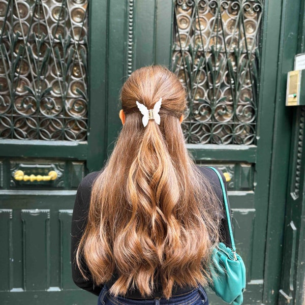 Petite griffe en cheveux de papillon blanc | Livraison rapide gratuite | Fait main à partir de matériaux respectueux de l'environnement | Très haute qualité