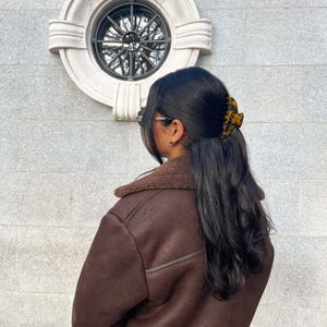 Pinza grande para el pelo de color marrón caoba / 10 opciones de colores diferentes / Entrega rápida gratuita / Hecha a mano con materiales ecológicos / Calidad súper alta