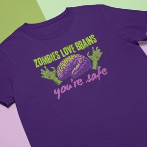 Zombies Love Brains, T-shirt