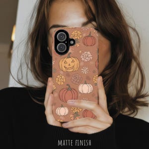 Funda para teléfono con diseño de otoño para iPhone 18 Pro Max 17 17e 16 16e Air MagSafe S26 Ultra, Pixel 11 XL con diseño de calabaza y flores de Halloween. Funda protectora.