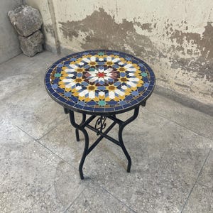 Handgemachter marokkanischer Mosaik-Tisch: Benutzerdefinierte Garten-Terrassen-Dekor