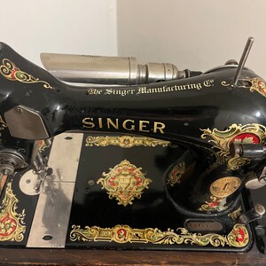 1924 Singer Model 128 Knee Crank Sewing Machine image 3