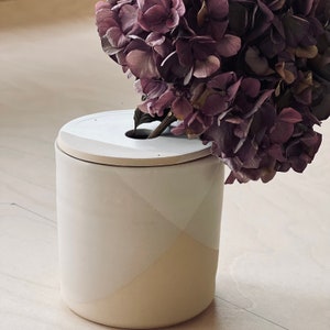 Two-tone sandstone vase convertible into soliflore