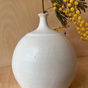 Vase boule blanc mat image 6