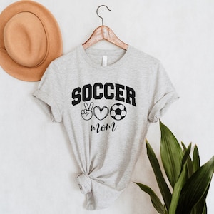 Fußball Mama Shirt, Fußball Shirt, Fußball Mama T Shirt, Spieltag Shirt, Sport Mama Shirt, Fußball Mama Geschenk, Fußball Liebhaber T-Shirt, süße Fußball Tee