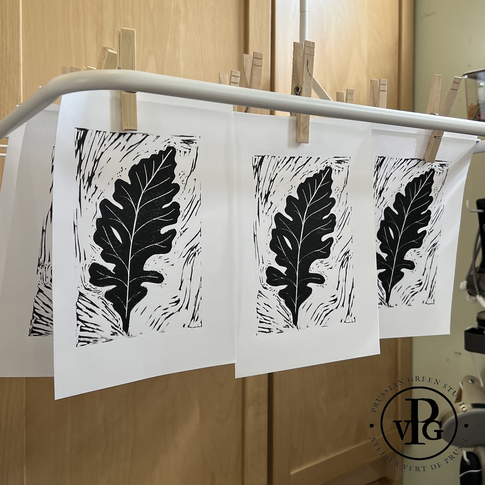 oak-leaf-original-linocut-print-forest-lino-art-nature-themed-block