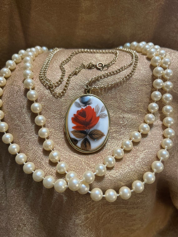 Vintage Rose Enamel Necklace/ Red Rose Locket/ Kee