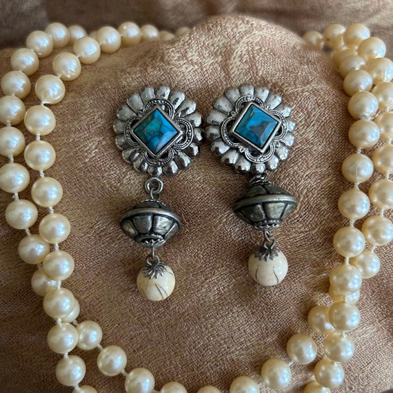Vintage Turquoise stone dangle earrings/ Turquoise