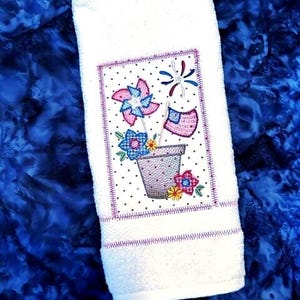 Embroidered Hand Towel, Decorative Hand Towel, Patriotic Towel, USA Towel, Independence Day Towel, Bathroom Hand Towel, Americana Towel