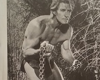 AUTÓGRAFO DE JOCK MAHONEY En una reproducción de fotograma de película de Tarzán, firma original vintage de los años 70, menta