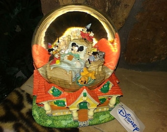 Vintage Disney Mickey Sorcerer Musical Wasserkugel, 1990er Jahre Disney Store Etikett (Beschädigt)