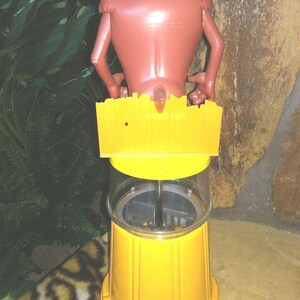 Máquina expendedora de chicles Tasmanian Devil vintage, Superior Toy, 38 cm (15 pulgadas), metal y plástico. imagen 4