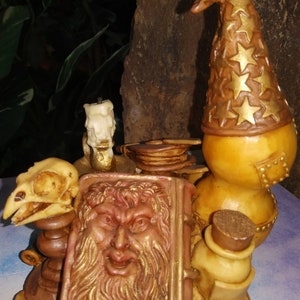 HAP HENRIKSEN &quot;Repository of Magic&quot; Wizard Paraphernalia Figurine from Land of Legend/Lilliput Lane, In Original Box, MINT