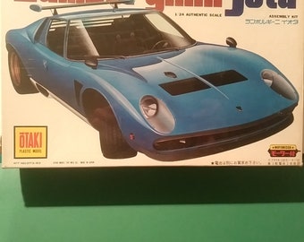 ランボルギーニイオタ　1/54スケール ランボルギーニ イオタ SVR w/イタリアンガールズフィギュア
