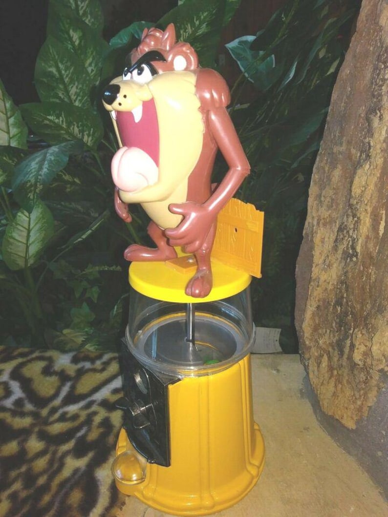 Máquina expendedora de chicles Tasmanian Devil vintage, Superior Toy, 38 cm (15 pulgadas), metal y plástico. imagen 3