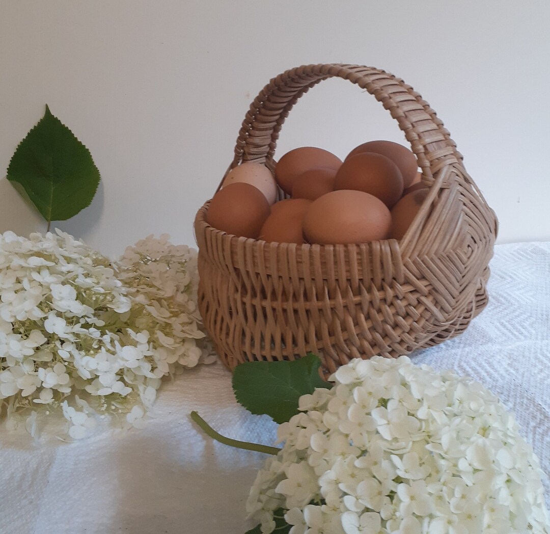 Stained Vintage Style Egg Basket, Handmade Basket, Old Fashioned Amish