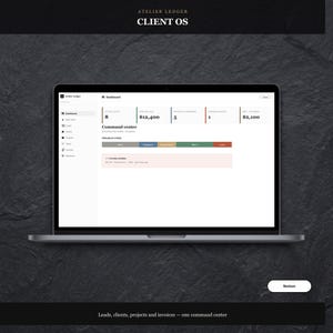 Peut inclure: Un écran d'ordinateur portable affichant l'interface du tableau de bord Atelier Ledger Client OS. L'espace de travail numérique présente des indicateurs pour les clients actifs, la valeur du pipeline, les projets en cours et les factures.