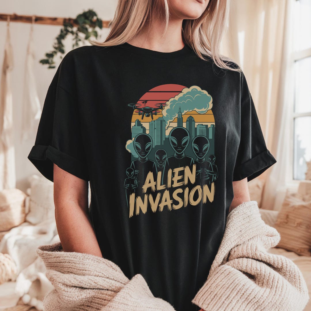 Retro Alien Invasion T-shirt, Sci-fi UFO Graphic Tee - Etsy