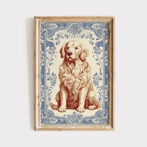 Peut inclure: Impression encadr&eacute;e repr&eacute;sentant un chien golden retriever. Le chien est assis, avec des d&eacute;tails sur sa fourrure. L'&oelig;uvre est sur fond cr&egrave;me avec une bordure florale bleue, dans un cadre en bois.