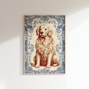 Peut inclure: Impression d'art encadr&eacute;e repr&eacute;sentant un golden retriever assis. Le chien, avec un pelage brun clair, est plac&eacute; sur un fond cr&egrave;me. Le cadre est orn&eacute; d'une bordure florale bleue, &eacute;voquant un style vintage.