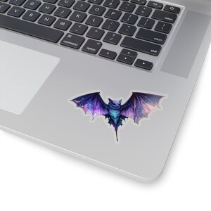 Magisk fladdermus vinylklistermärke, fladdermusklistermärke för laptop, andedjursklistermärke, fladdermusälskarklistermärke, galaxtema, fladdermusklistermärke, häxklistermärke bild 2