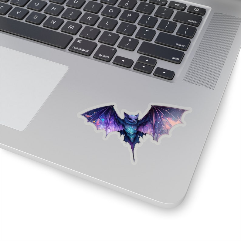 Magisk fladdermus vinylklistermärke, fladdermusklistermärke för laptop, andedjursklistermärke, fladdermusälskarklistermärke, galaxtema, fladdermusklistermärke, häxklistermärke bild 2