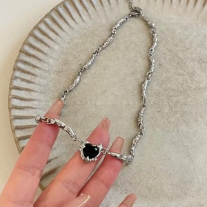 Y2K Style Silver Heart Necklace, Black Heart Metallic Necklace, Angel Heart Grunge Necklace, Cyberpunk Necklace, Gothic Style, Punk Necklace