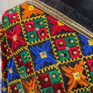 Multicolor Phoolkari Dupatta image 2